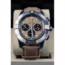 Breitling Avenger B01...